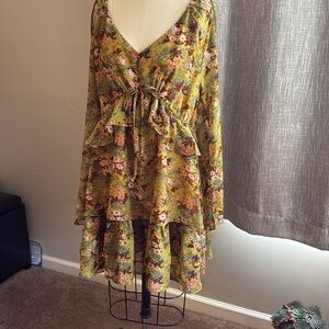 Umgee size medium dress. Chartreuse and red color. Withdrawal string waist